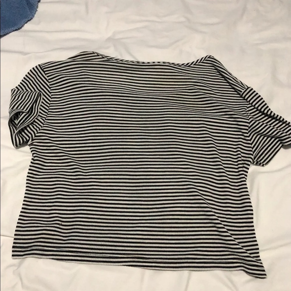Crop Top - Picture 2 of 3